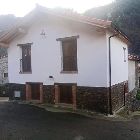 Casa Rural Gueilones, Parque Natural De Ponga Sobrefoz Екстериор снимка