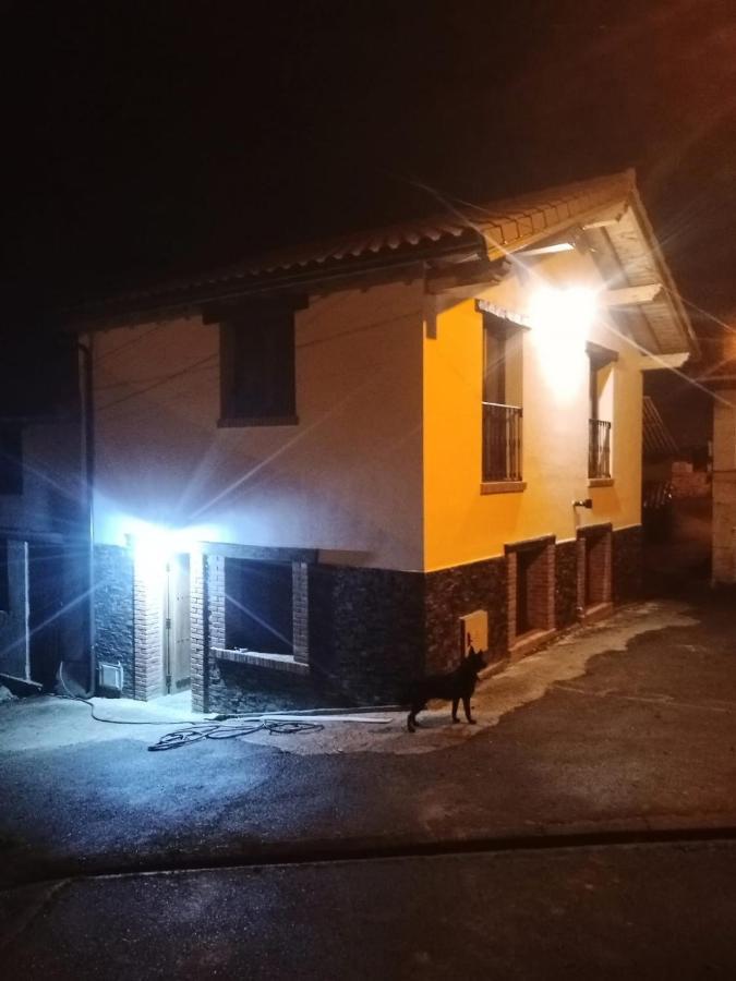 Casa Rural Gueilones, Parque Natural De Ponga Sobrefoz Екстериор снимка